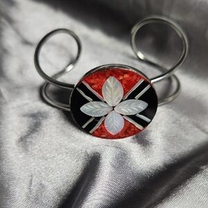 🌴Shell Floral With Black And Red Accent Bracelet